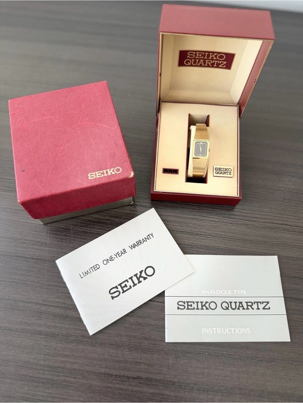 Vintage Seiko Quartz Women's Watch 1400-8109 Black Dial Gold Tone Bangle BOX